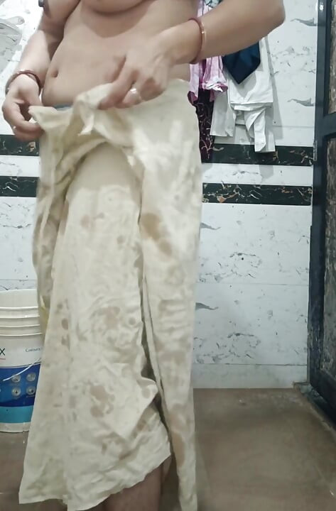 Priya bhabi quente corpo show