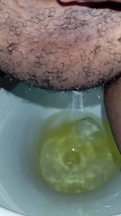 Peeing in the bath | Clip 2