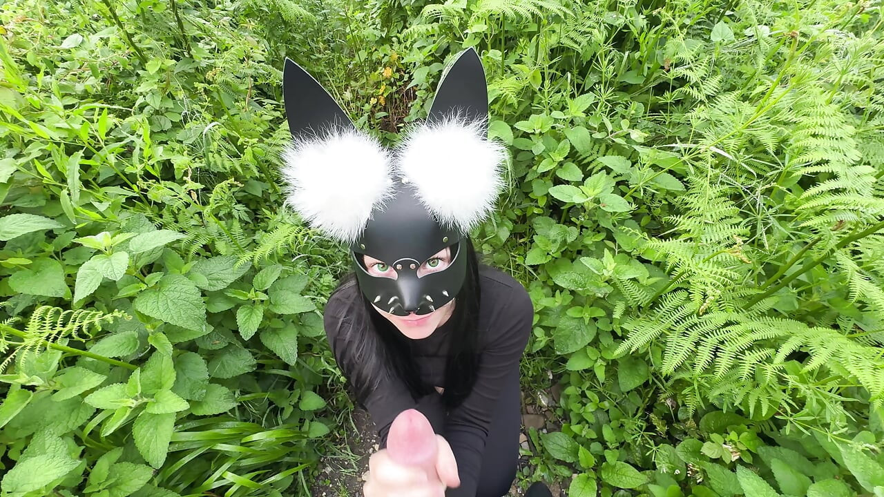 The green-eyed thief took me a delicious blowjob with a cumshot.