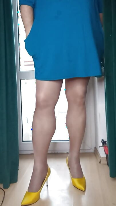 Rochie mini și tocuri înalte