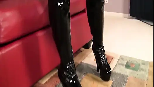 Leys Falcon Pussy Fucked & Squirting Everywhere