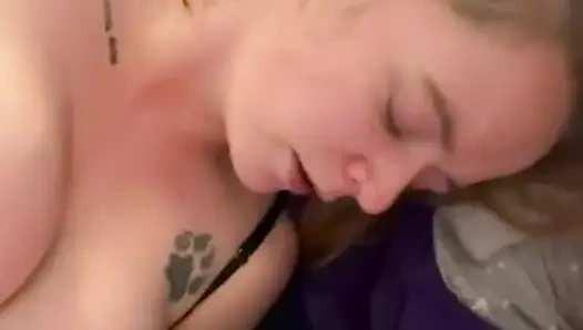 İç çamaşırlı kadın daha da sertleşiyor