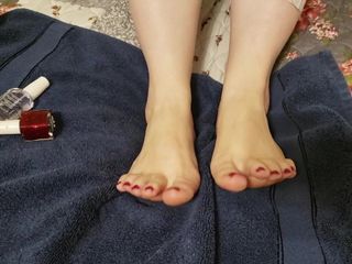 Melukis jari kaki kecil yang seksi