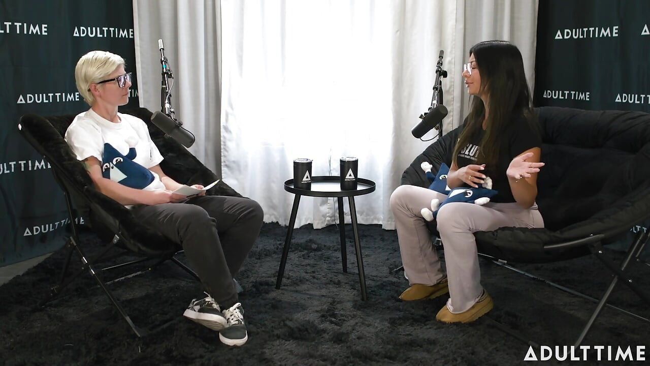 Ками Стрела оцелява в култ, слава в TikTok и немоногамия Подкастът за време за възрастни