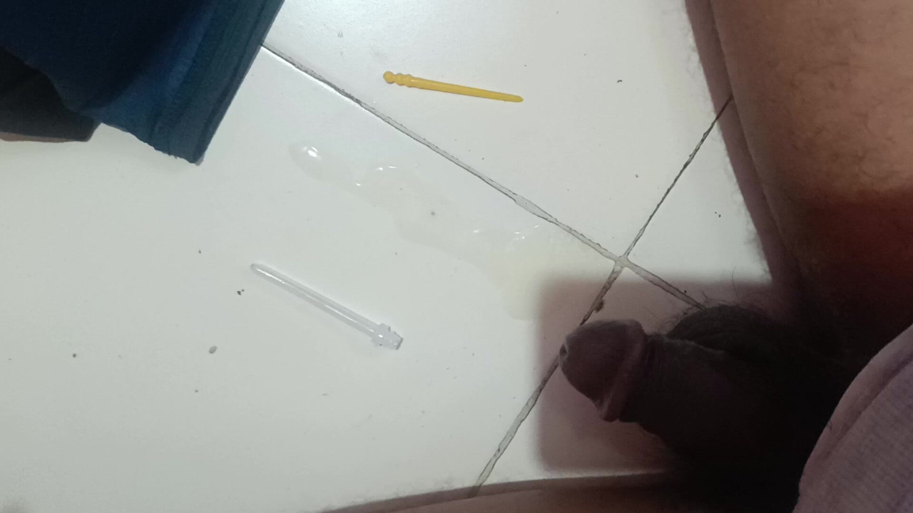 Boy hand job cum out in penis