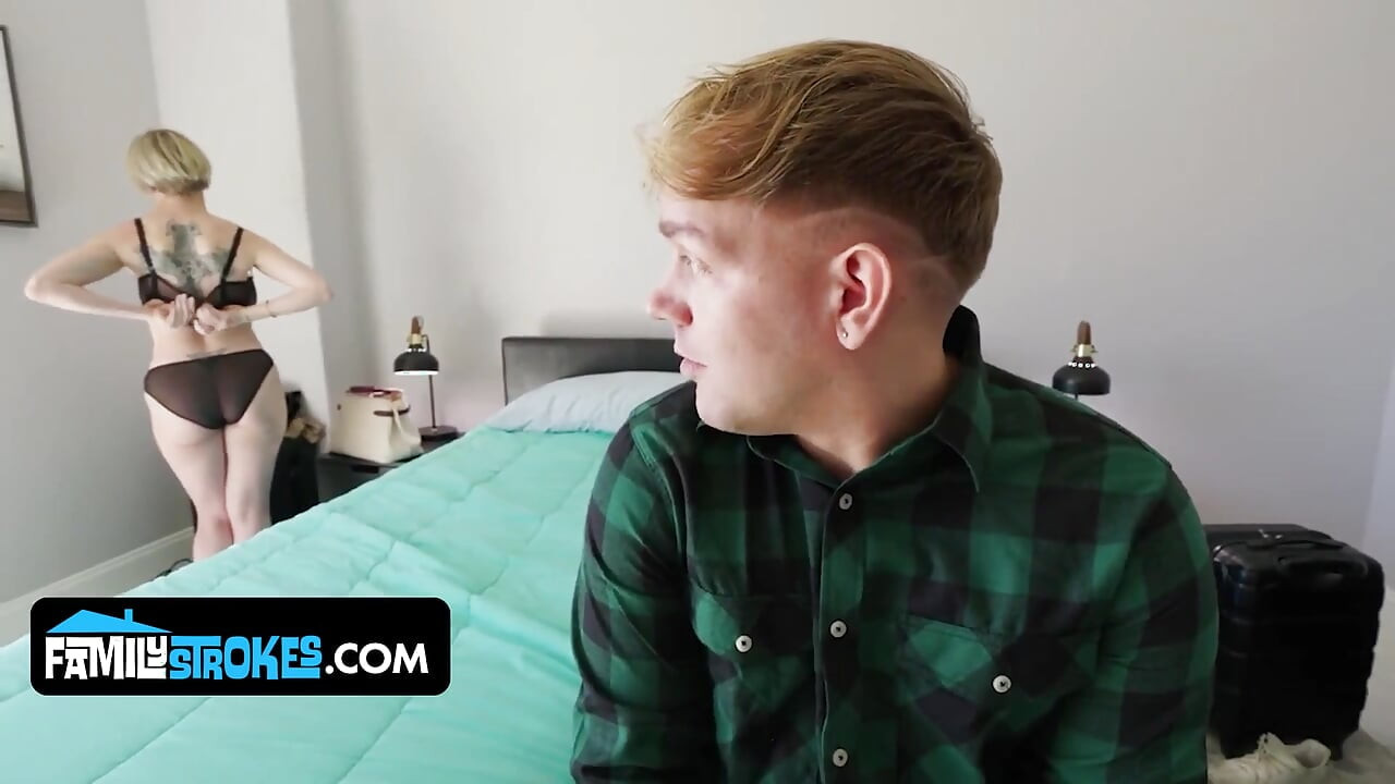 Busty Curvy Stepmom Dee Williams Gets Facial From Hung Stepson