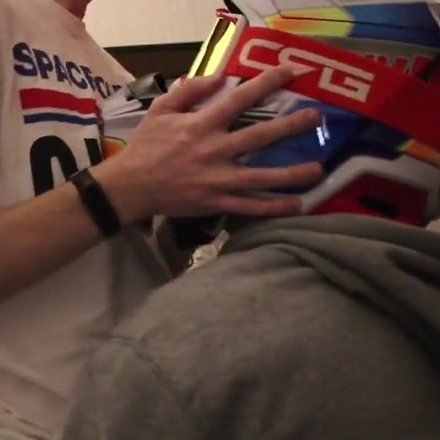 齿轮头在mxhelmet吮吸鸡巴