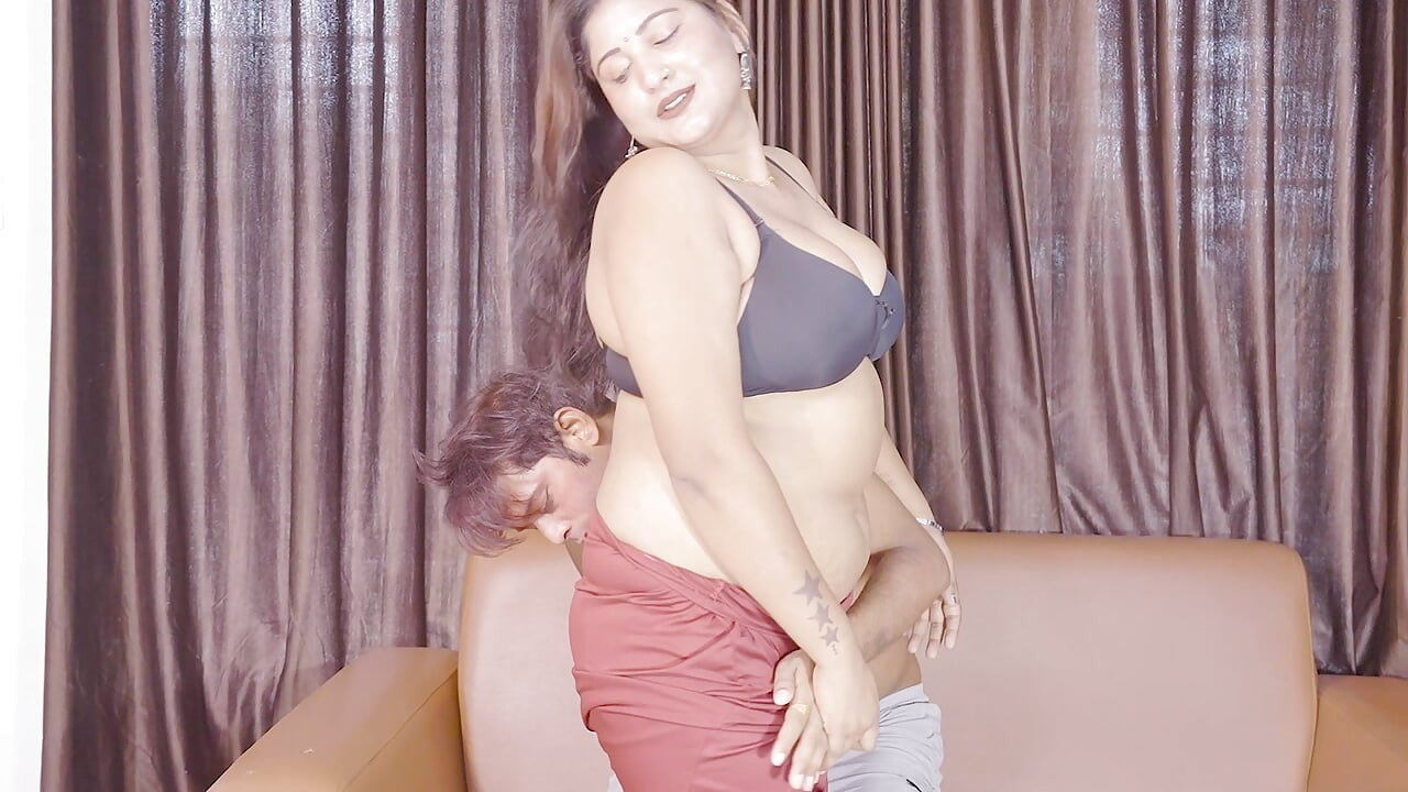 सर्वेंट ने चोदा हॉट एंड सेक्सी बड़े बूब्स वाली मैडम को