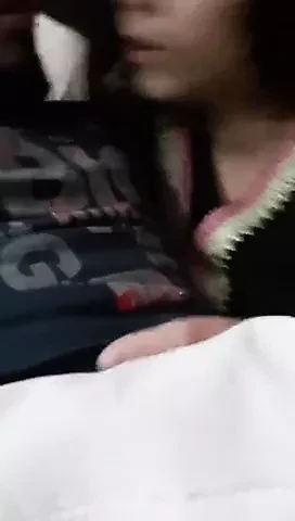 Teman wanita desi saya menghisap zakar di dalam kereta