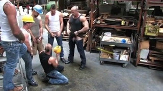 Machinistes musclés charnus, partie 1