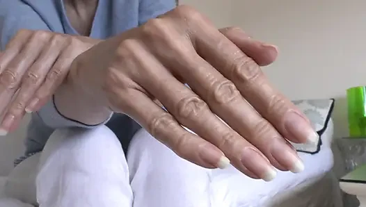 Tangan Musim Panas yang Elegan dan Kuku Jari Panjang, Dipersembahkan oleh Lady Victoria Valente