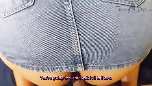 Aku nggak bisa menahan diri untuk ngentot memeknya waktu aku melihatnya pakai rok mini denimnya
