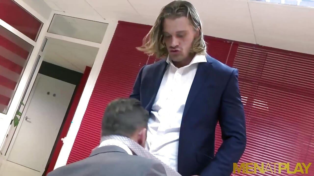 MENATPLAY - Businessman Johan Kane fucks Logan Moore in office
