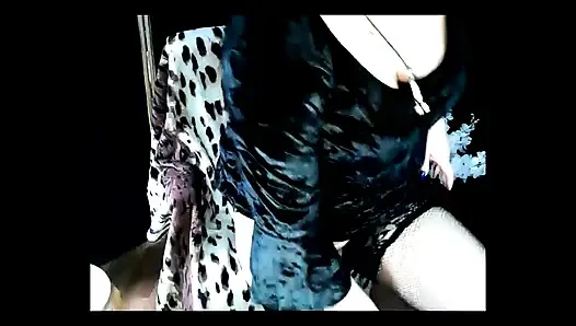 Rusya'nın en iyi sürtüğü Aimee ateşli orta yaşlı seksi kadından büyüleyici amcık sesleri ile üç özel mastürbasyon...