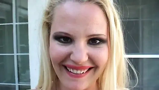 Kontol besar mengisap orgasme di mulut