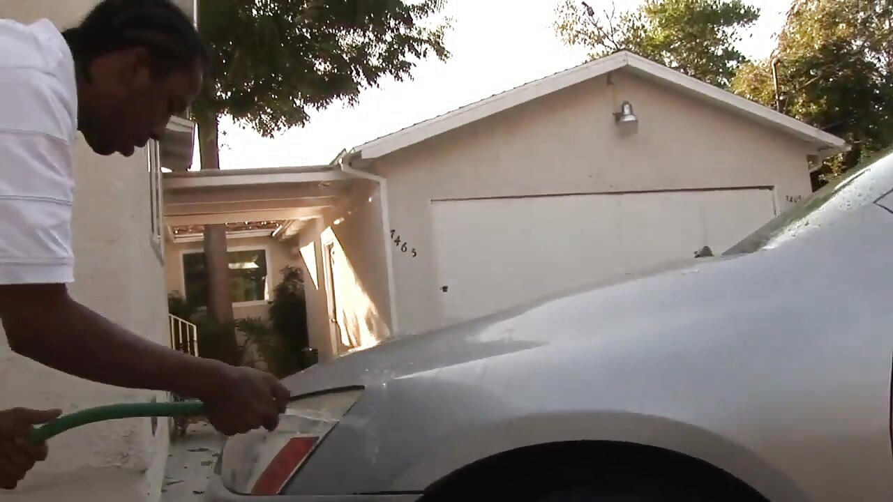 Große fette ebenholz-königin nimmt einen schönen soliden schwanz