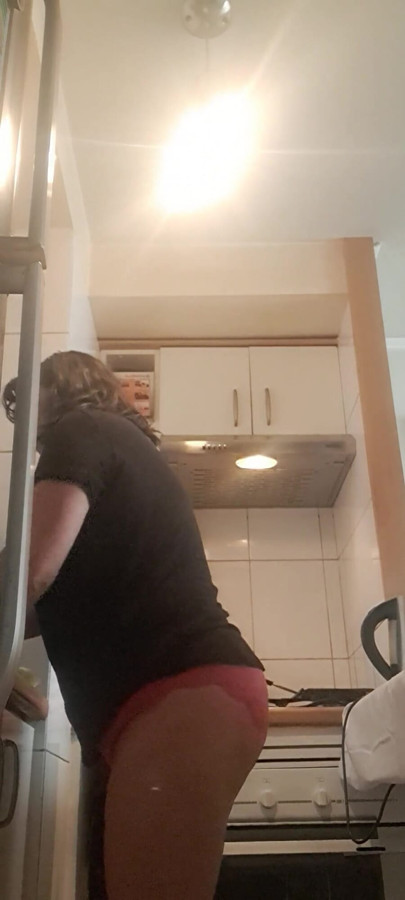 MILF, Cleaning the Kitchen