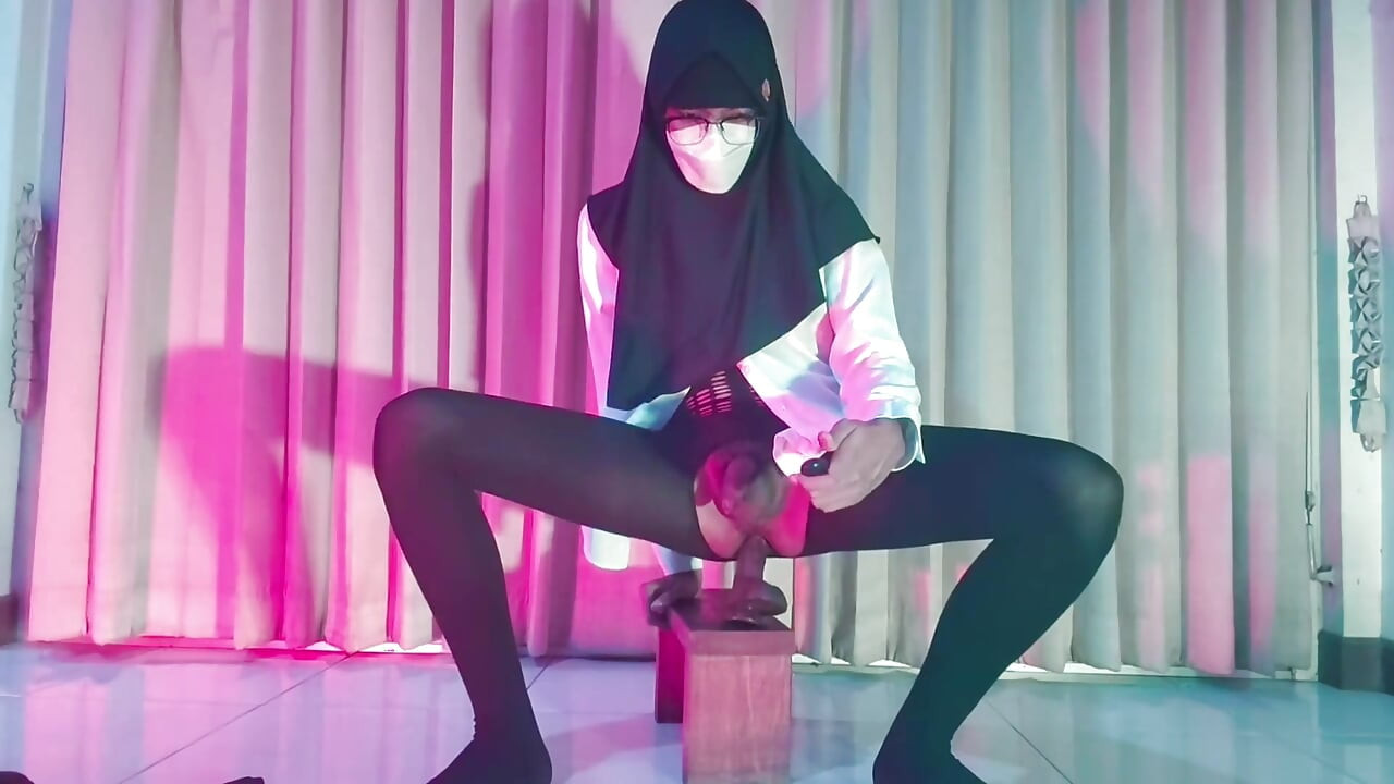 The Muslim College Student Is a Cock-hungry Slut