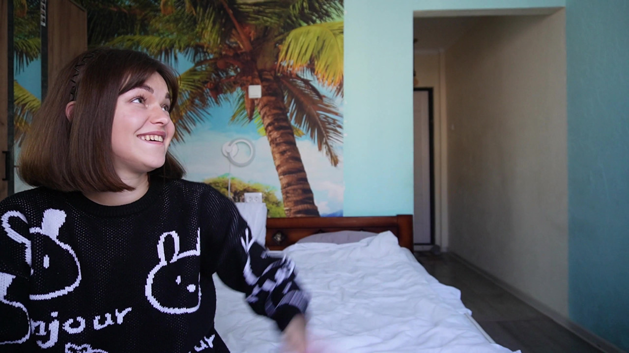 流行的在线游戏在视频博客期间变成继兄弟和继妹之间的性爱