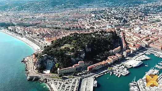 Lola, muhteşem esmer, iki yiyor