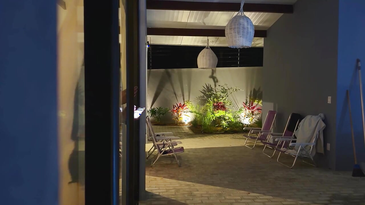 Tôi đụ người lạ bước vào nhà tôi