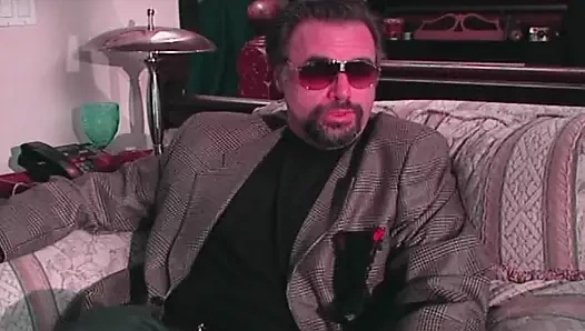 Возбужденная милфа-блондинка в диком хардкорном экшене