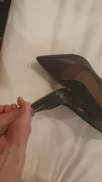 Cum on wife's Aldo's again