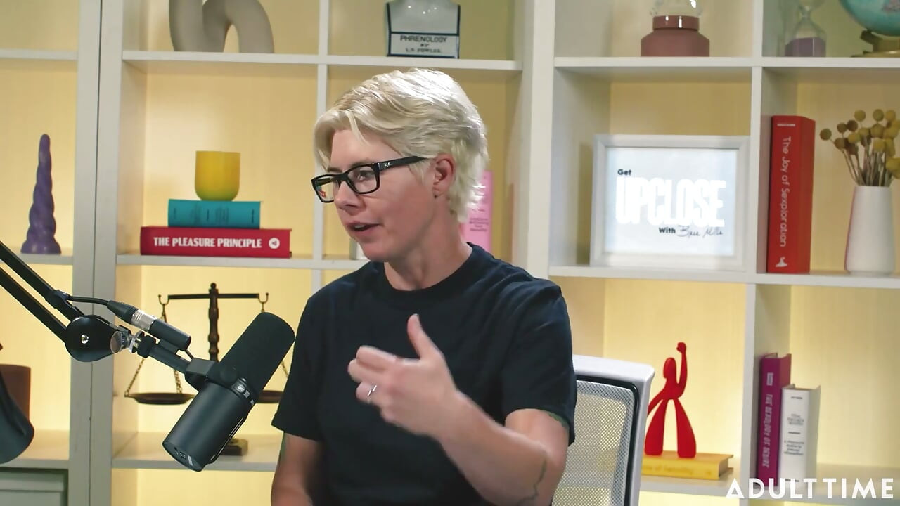 Breaking Shame Cycles & Being True to Yourself, with Khloe Kingsley! | the Adult Time Podcast