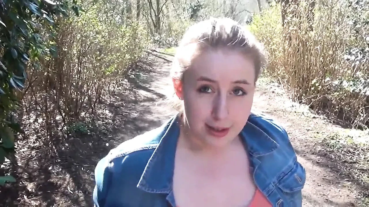 性感的曲线美女郎被插菊花