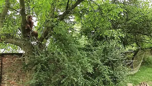 Девушки экспериментируют