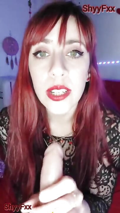Shyyfxx un vampir flămând care te folosește pentru a-și ușura febra jocului de roluri