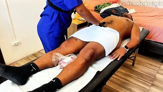 Massage with an unexpected happy ending - Risky Cum