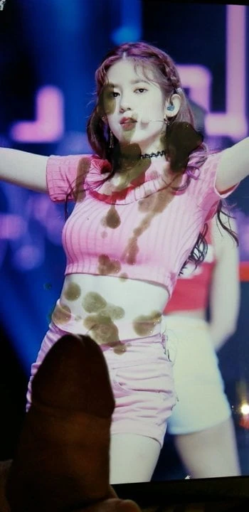 Momoland Daisy Cum Tribute