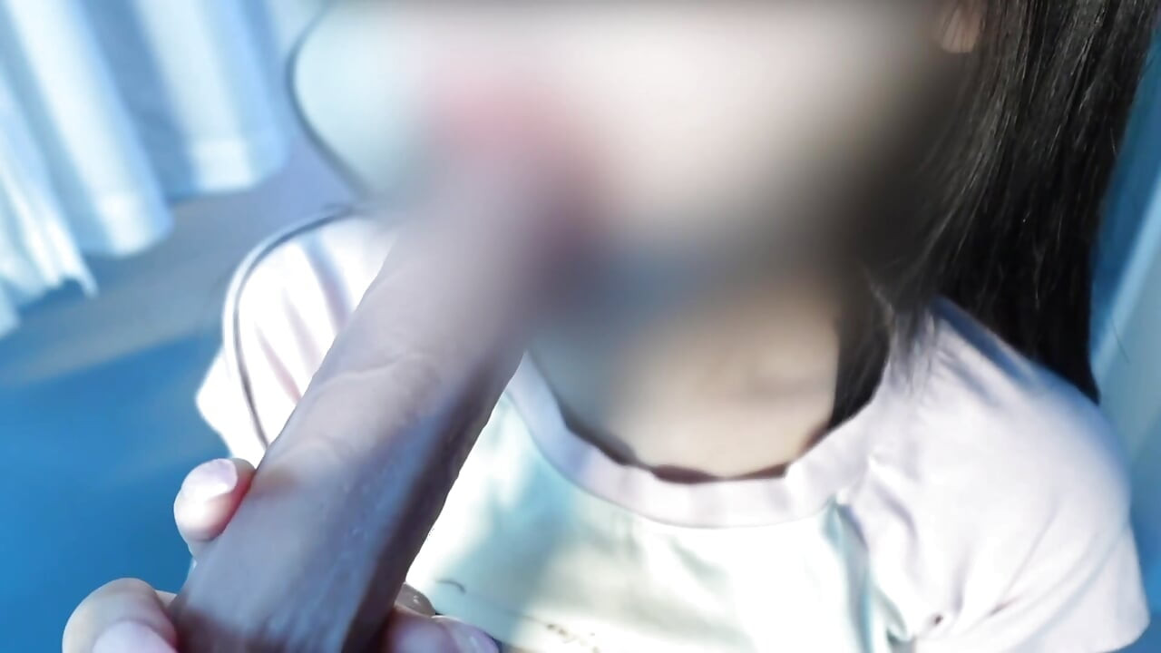 大きな胸を持つ日本のストリーマーのASMR