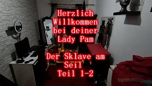 Dominatrix orta yaşlı seksi kadın zindan oyununda maskeli itaatkar