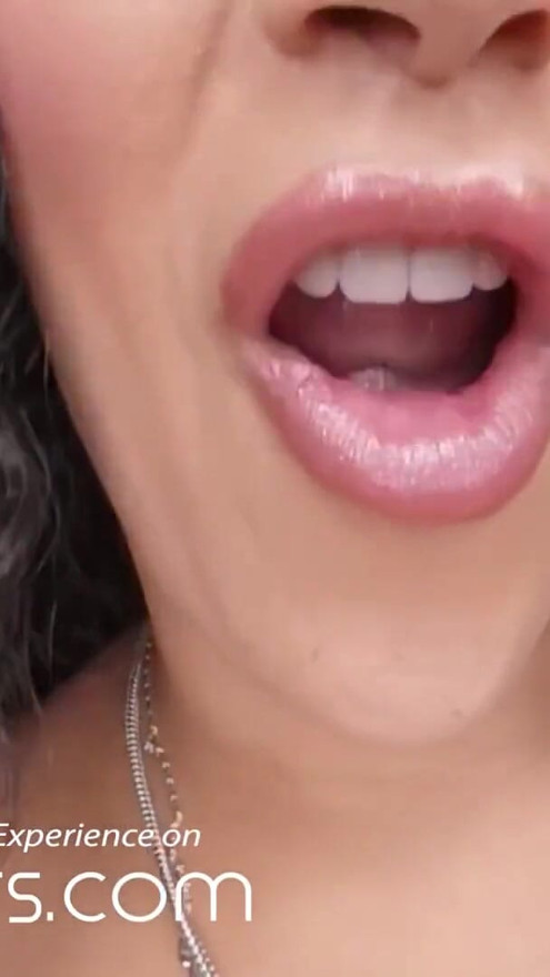 VR BANGERS Curvy Ebony Babe Masturbating And Twerking | Clip 1