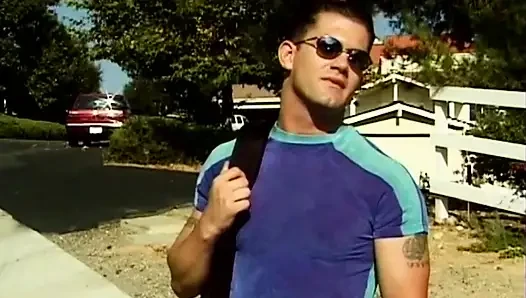 Versaute MILF holt einen jüngeren typen ab
