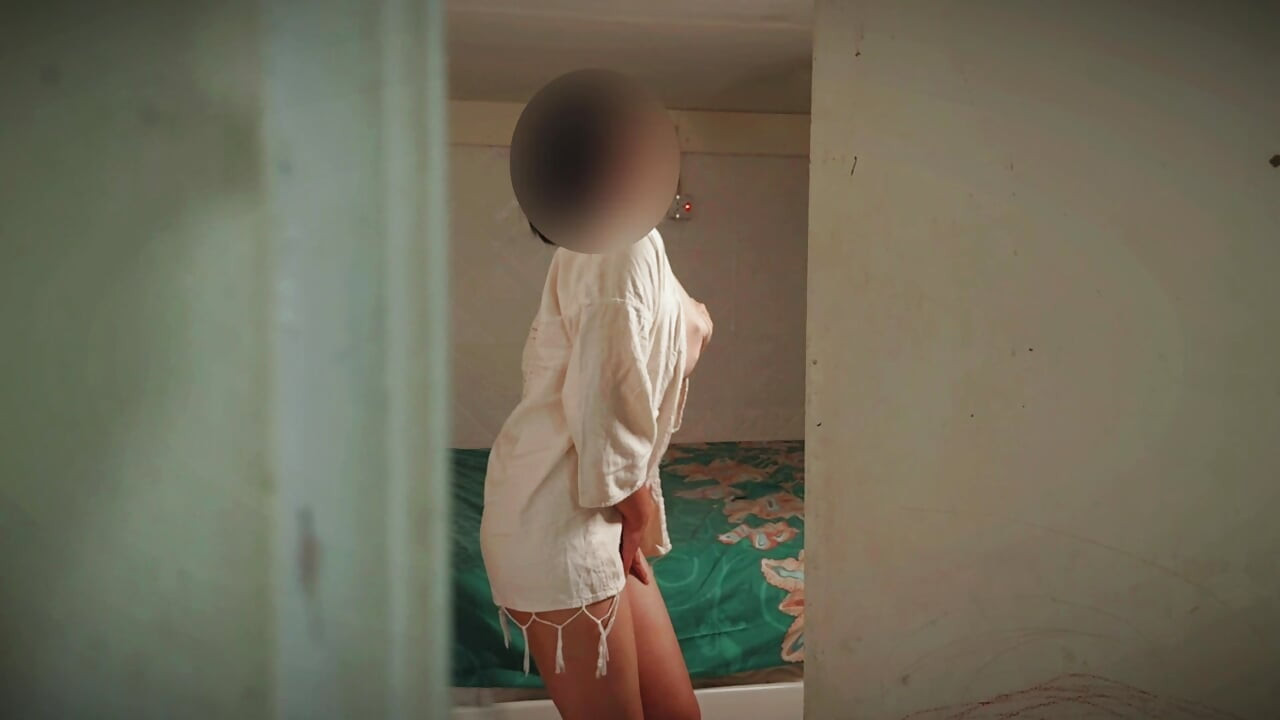 Caught my step-mom masturbation and happy ending