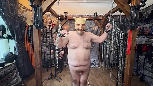 Часть 3: - Свинка Satana вернулась в город для игры с Доминой Satana!