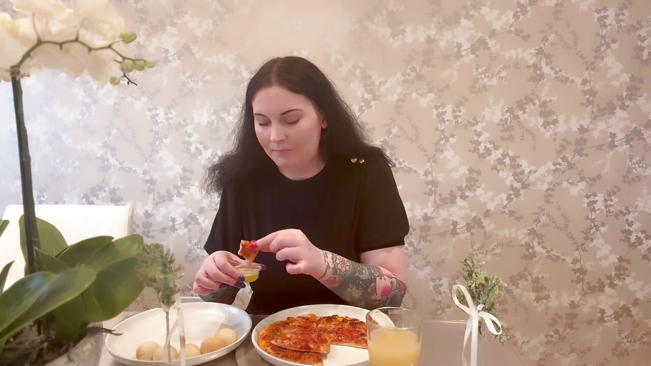 Miss Ffw Eating Cheese Pizza and Doughballs