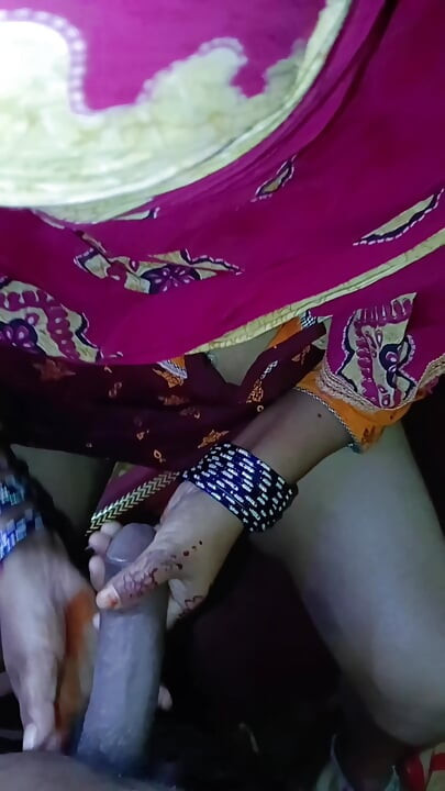 Bhabhi kampung kencing di bilik air dan dikongkek suami