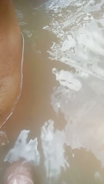 Bhabhi ne apne devar ko apne room mein bulaya sex ke liye jab unke pati ghar par nahin the bhabhi ne apne devar ke sath