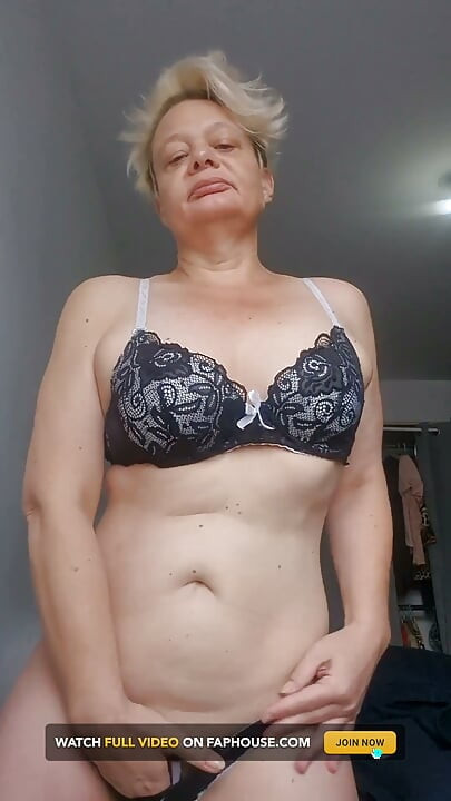 Just a Quick Hello From Your Favorite Mature MILF Slut-i'm Craving Some Cock