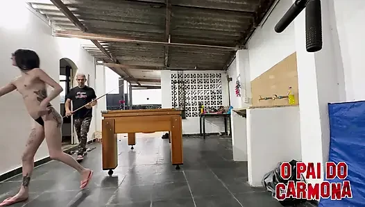 Billard spielen, bad Melli nackt lassen
