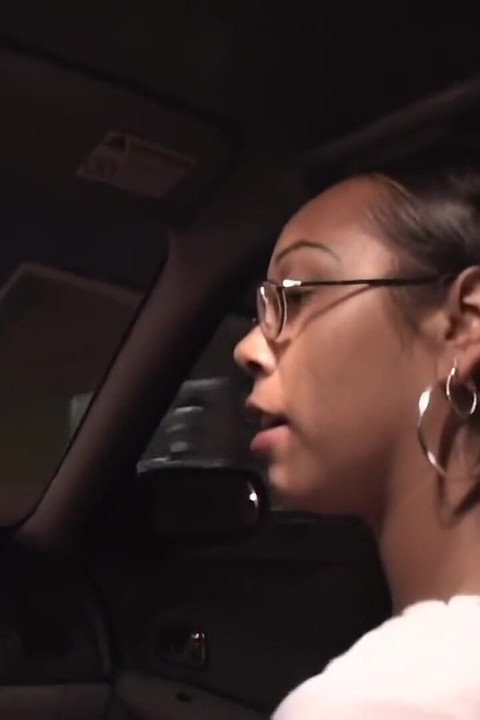 ความลึกลับแนะนําความอยากรู้อยากเห็นของกระหรี่