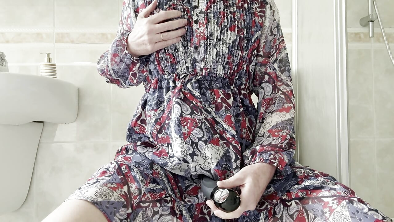 I jerked off on the toilet with the vibrator
