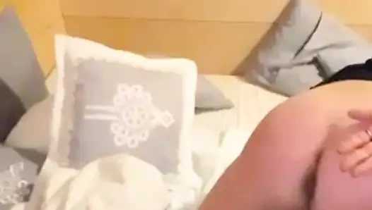 Memukuli pelacur penurut