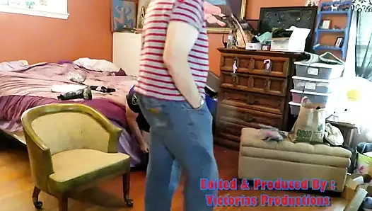 Медсестра Вики одевается в полицейскую одежду