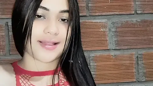 Üvey anne, üvey oğlunun işe başlamadan önce iç çamaşırına hızlıca boşalmasına yardım etti