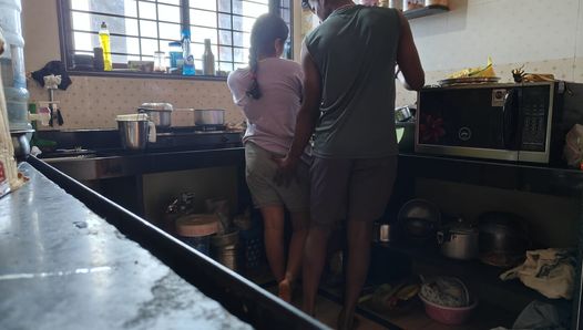 พี่ชาย Desi apne desi น้องสาว ke sath ในห้องครัว เย็ด kiya